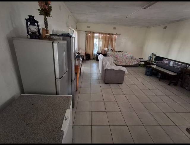 5 BEDROOM HOUSE FOR SALE IN OOS EINDE
